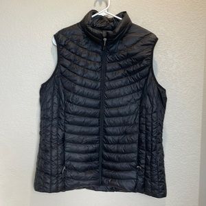 HEATKEEP women’s sleeveless vest
Color: Black
Size: XL
